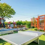 مكان تخييم Zecamping 4 A 3km De La Club Enfant Piscine Couverte Animations 4*