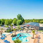 Zecamping 4 A 3km De La Club Enfant Piscine Couverte Animations مكان تخييم