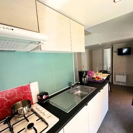 4 Etoiles - Parc Aquatique - Eeiaia اولونْ-سور-مير