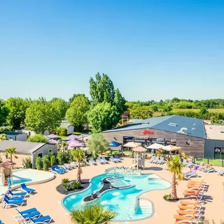 ZEcamping 4 étoiles - 2 Espaces Aquatiques - MH climatisé - Plage à 3km Campeggio