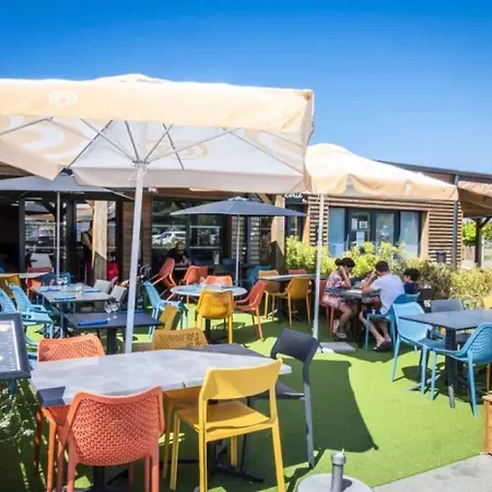 Zecamping 4 Etoiles A 3Km De La Plage Club Enfant Piscine Couverte Animations Kamp alanı