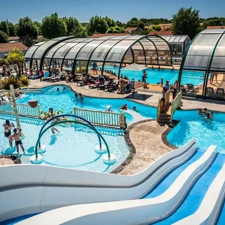 Zecamping 4 Etoiles A 3km De La Club Enfant Piscine Couverte Animations مكان تخييم