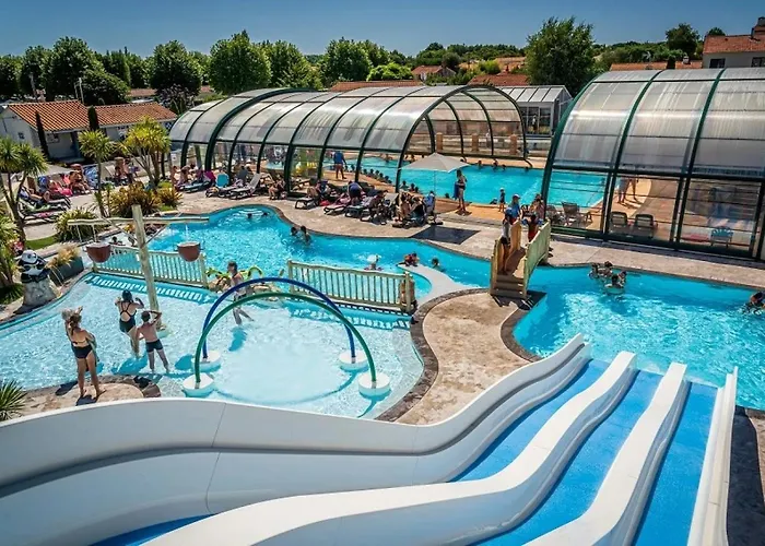 Zecamping 4 A 3Km De La Plage Club Enfant Piscine Couverte Animations