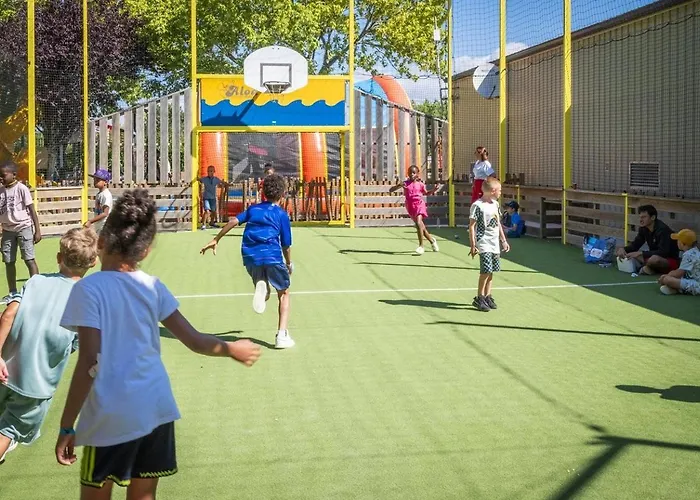 Zecamping 4 A 3Km De La Plage Club Enfant Piscine Couverte Animations 4*