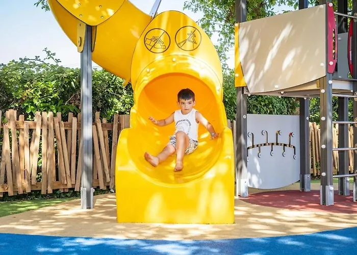 Zecamping 4 A 3Km De La Plage Club Enfant Piscine Couverte Animations 4*