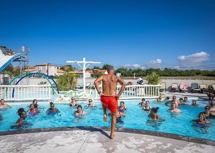 Zecamping 4 A 3Km De La Plage Club Enfant Piscine Couverte Animations 4*