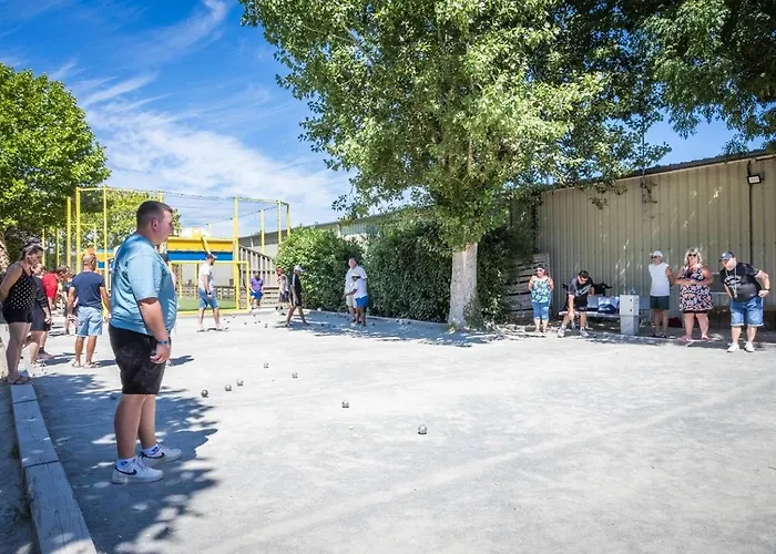 Zecamping 4 A 3Km De La Plage Club Enfant Piscine Couverte Animations