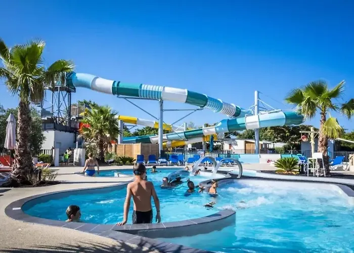 Zecamping 4 A 3Km De La Plage Club Enfant Piscine Couverte Animations